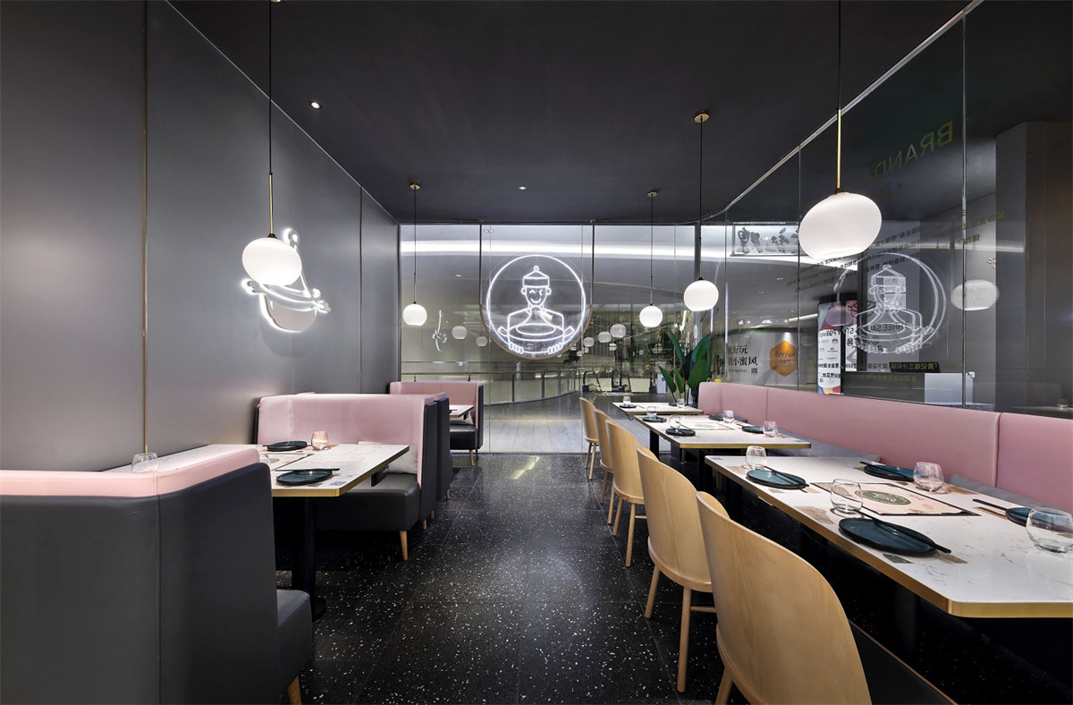 年轻人喜欢的餐饮店面设计：：三汁焖锅翻新刷新(图6)