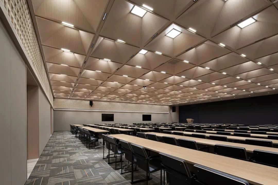 11000㎡金融企业商务办公楼装修设计案例(图15) 11000㎡金融企业商务办公楼装修设计案例(图15)